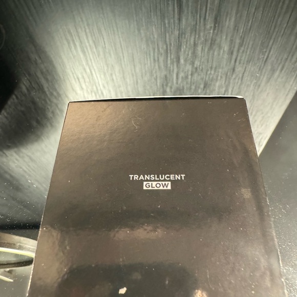 Laura Mercier translucent powder-Glow - Picture 3 of 12